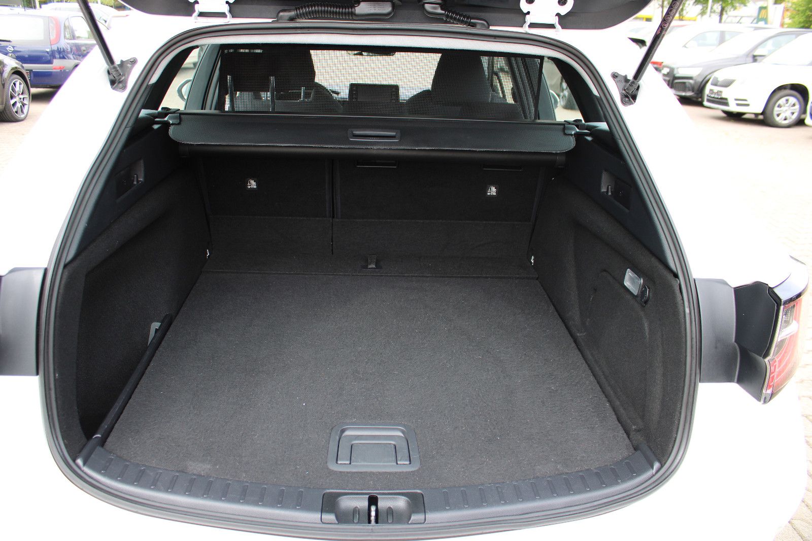 Fahrzeugabbildung Toyota Corolla 2,0 Hybrid Touring Sports Kamrea,Navi,LH