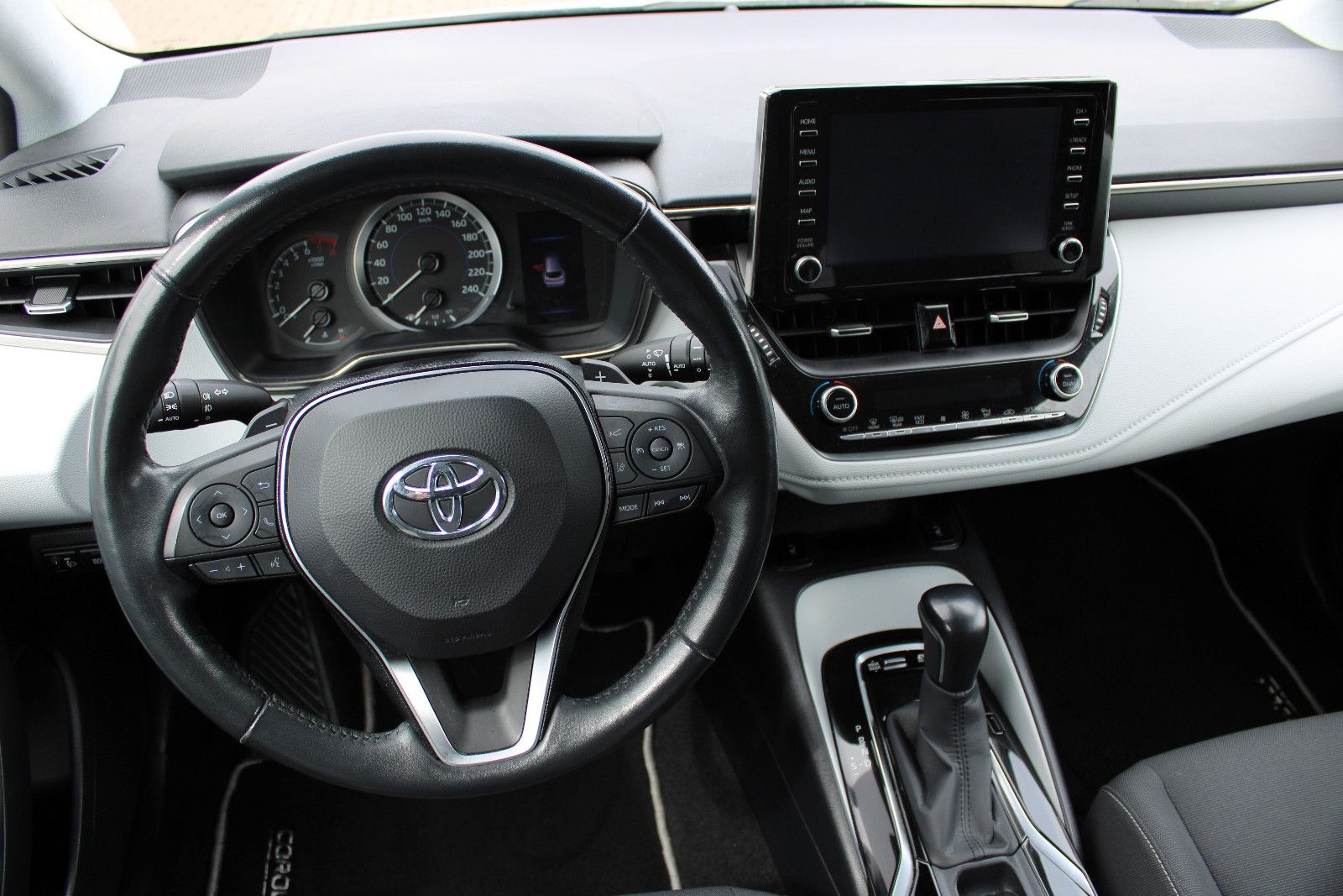 Fahrzeugabbildung Toyota Corolla 2,0 Hybrid Touring Sports Kamrea,Navi,LH