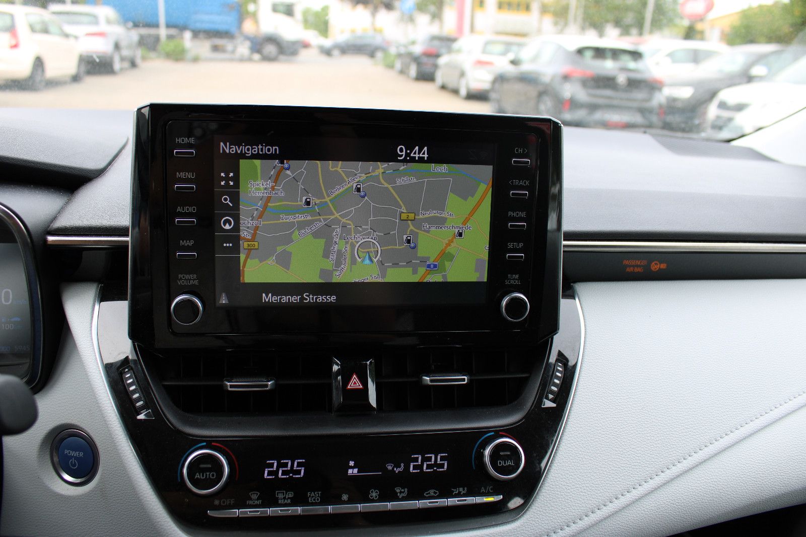 Fahrzeugabbildung Toyota Corolla 2,0 Hybrid Touring Sports Kamrea,Navi,LH