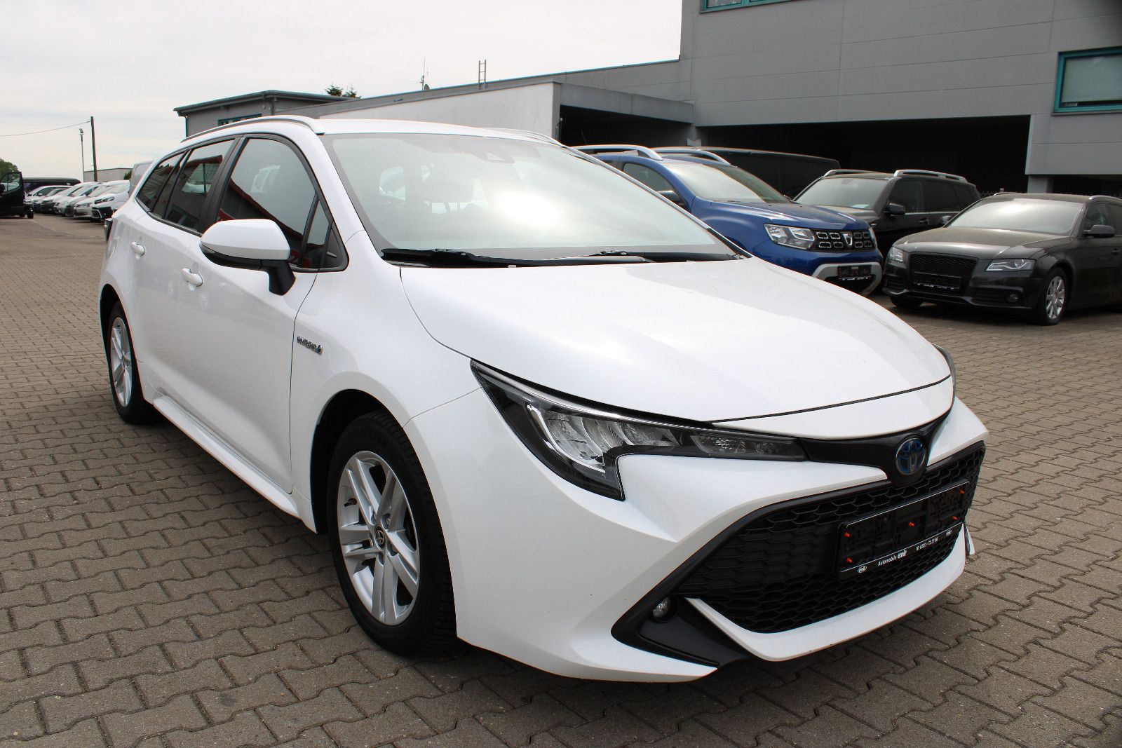 Fahrzeugabbildung Toyota Corolla 2,0 Hybrid Touring Sports Kamrea,Navi,LH