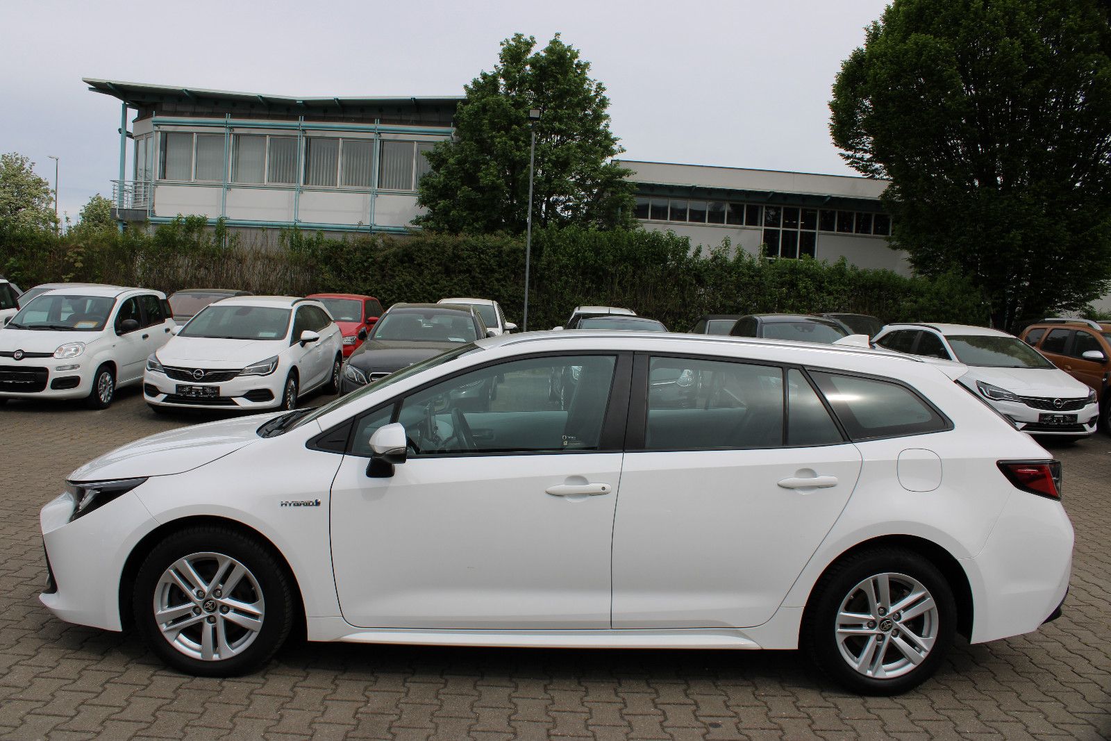 Fahrzeugabbildung Toyota Corolla 2,0 Hybrid Touring Sports Kamrea,Navi,LH