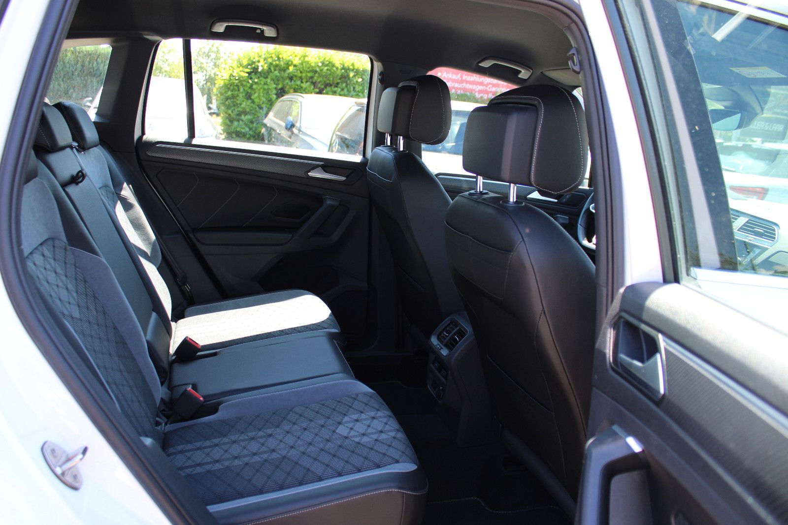 Fahrzeugabbildung Volkswagen Tiguan 2.0 TSI DSG 4MOTION R-Line