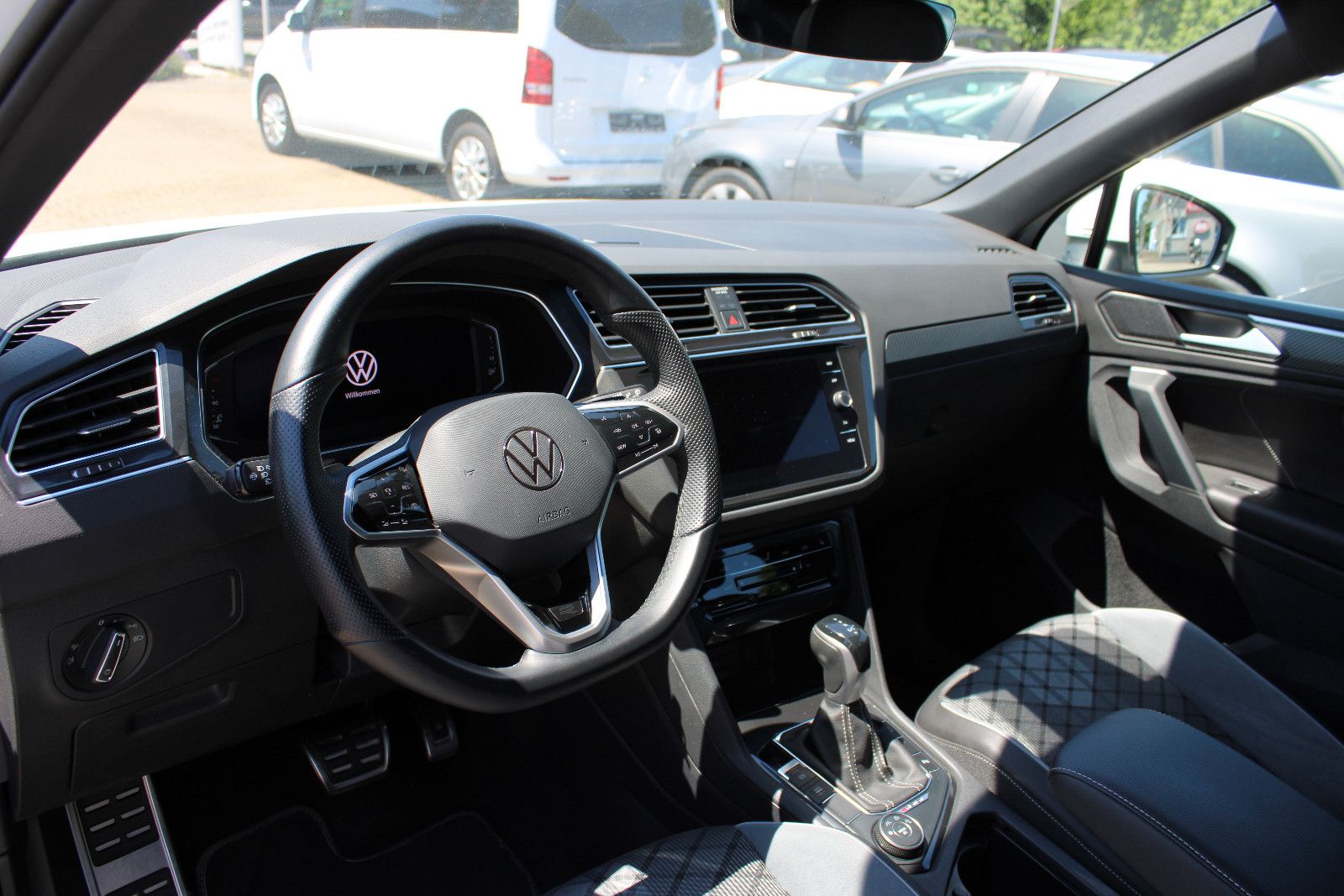 Fahrzeugabbildung Volkswagen Tiguan 2.0 TSI DSG 4MOTION R-Line