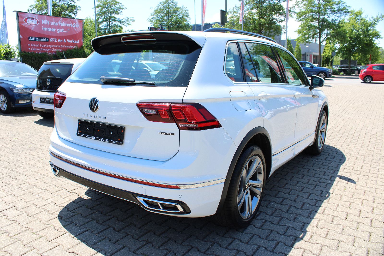 Fahrzeugabbildung Volkswagen Tiguan 2.0 TSI DSG 4MOTION R-Line