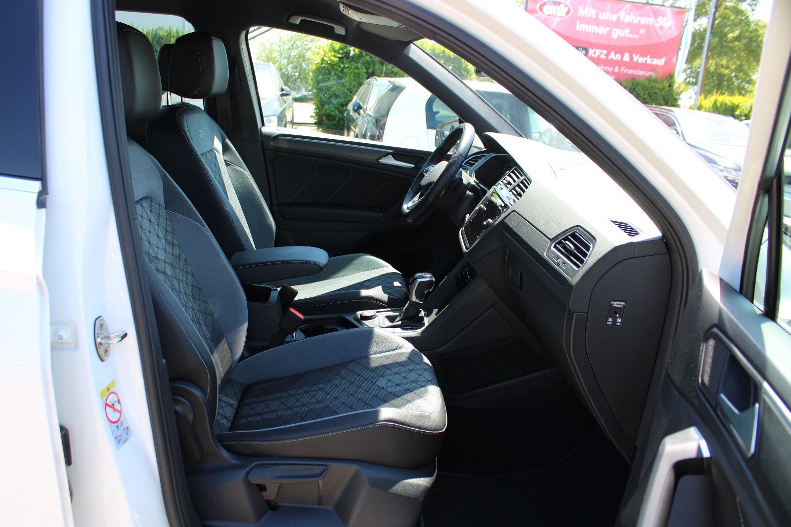 Fahrzeugabbildung Volkswagen Tiguan 2.0 TSI DSG 4MOTION R-Line