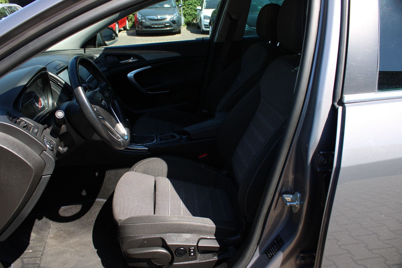 Fahrzeugabbildung Opel Insignia Sports Tourer 1.4 T Kamera,Navi,AHK