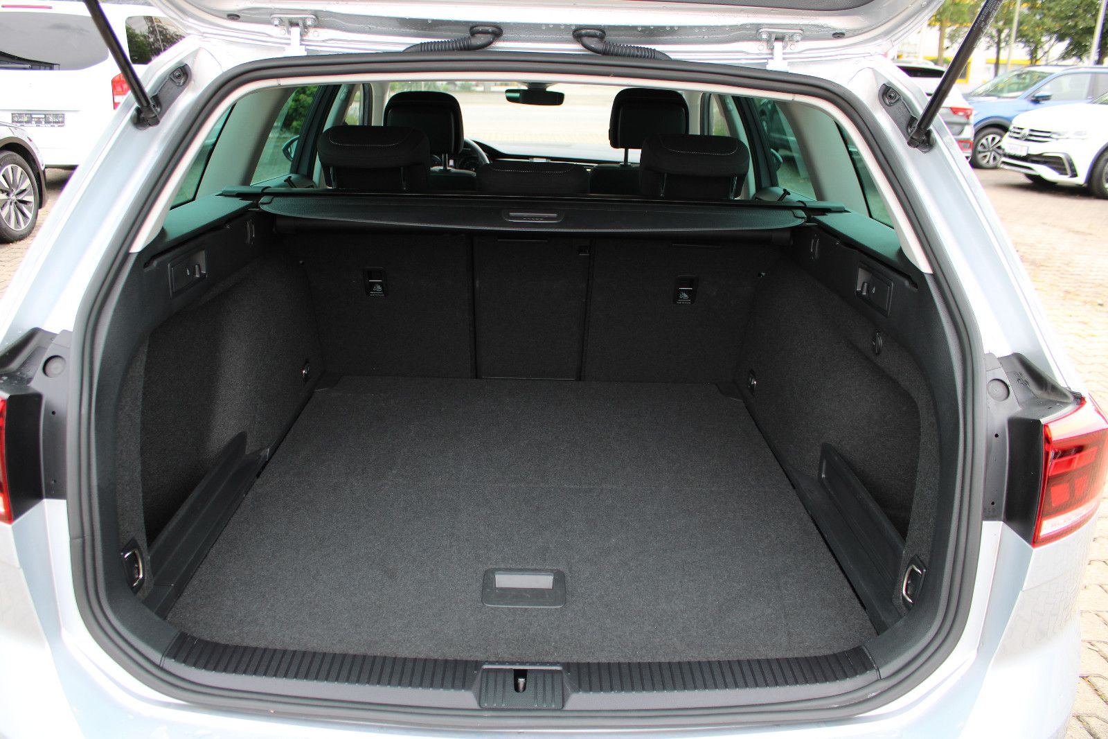 Fahrzeugabbildung Volkswagen Passat Variant 2.0 TDI SCR DSG Elegance Variant