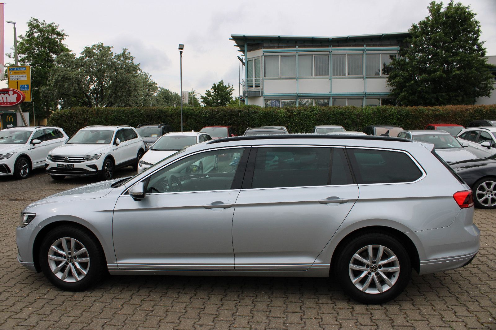 Fahrzeugabbildung Volkswagen Passat Variant 2.0 TDI SCR DSG Elegance Variant