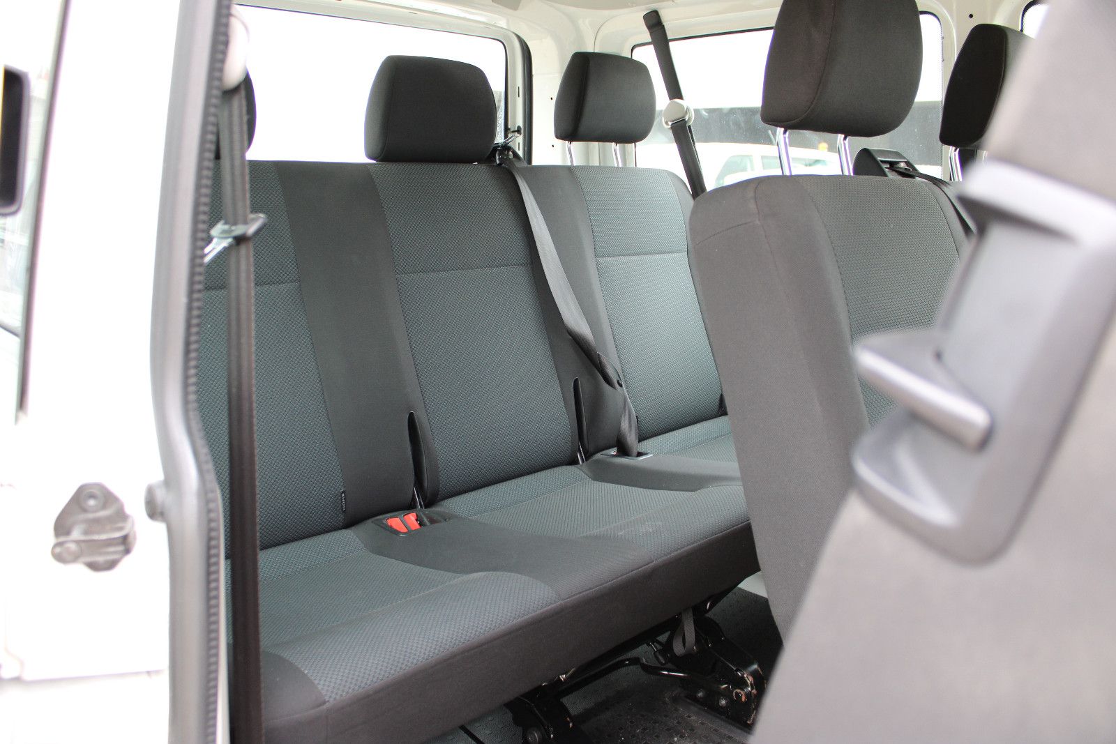 Fahrzeugabbildung Volkswagen T6 Transporter 9.Sitzer Klima,PDC 1.Hand