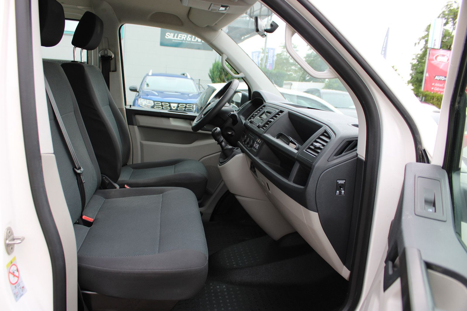 Fahrzeugabbildung Volkswagen T6 Transporter 9.Sitzer Klima,PDC 1.Hand