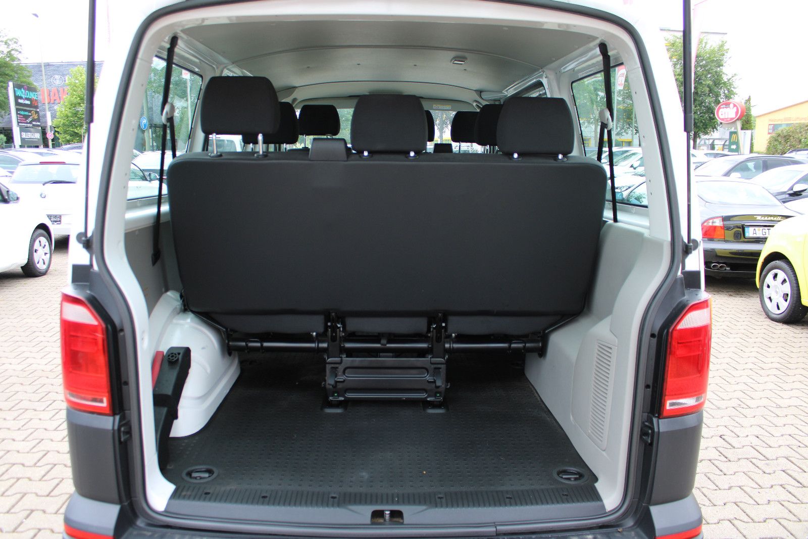 Fahrzeugabbildung Volkswagen T6 Transporter 9.Sitzer Klima,PDC 1.Hand