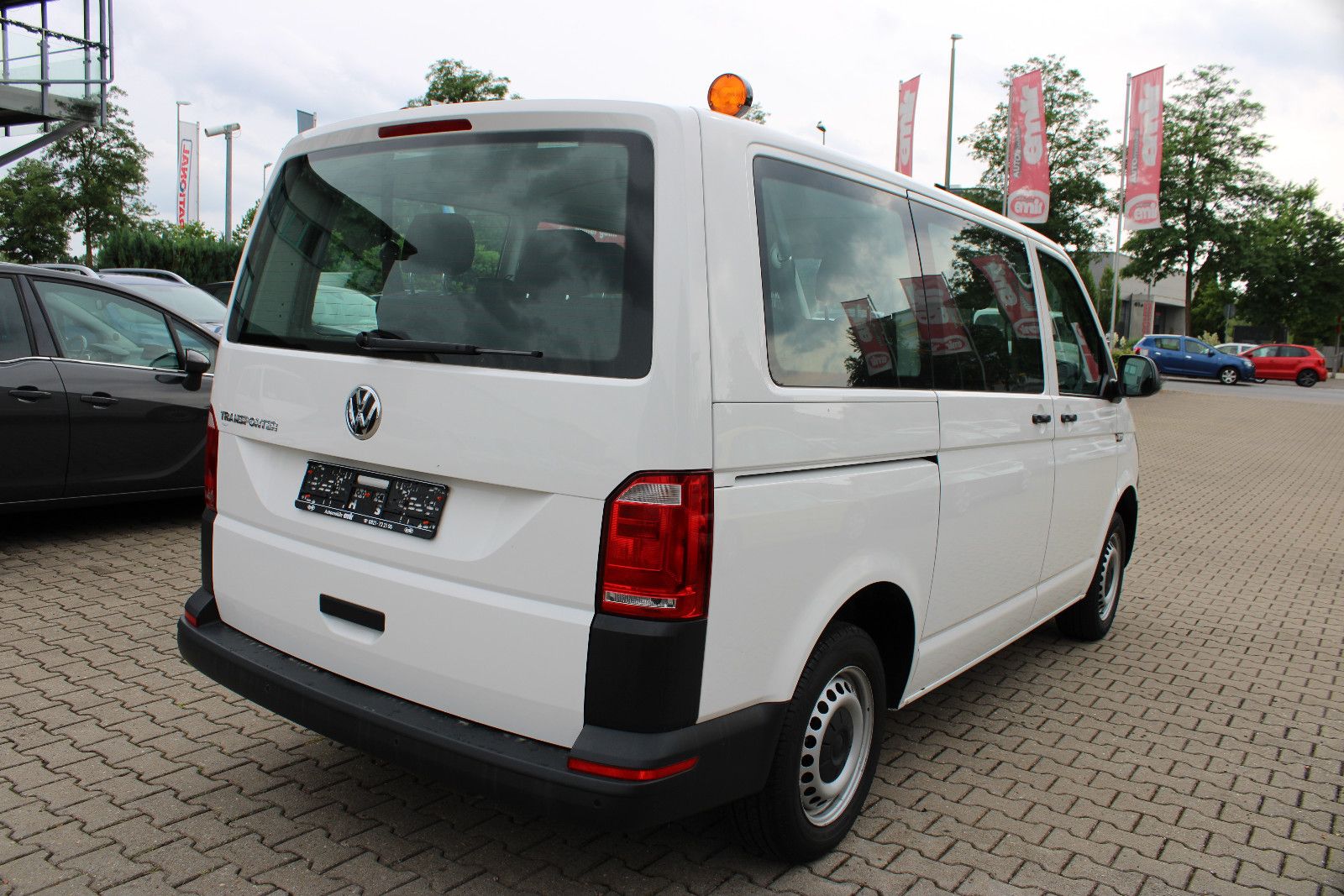 Fahrzeugabbildung Volkswagen T6 Transporter 9.Sitzer Klima,PDC 1.Hand