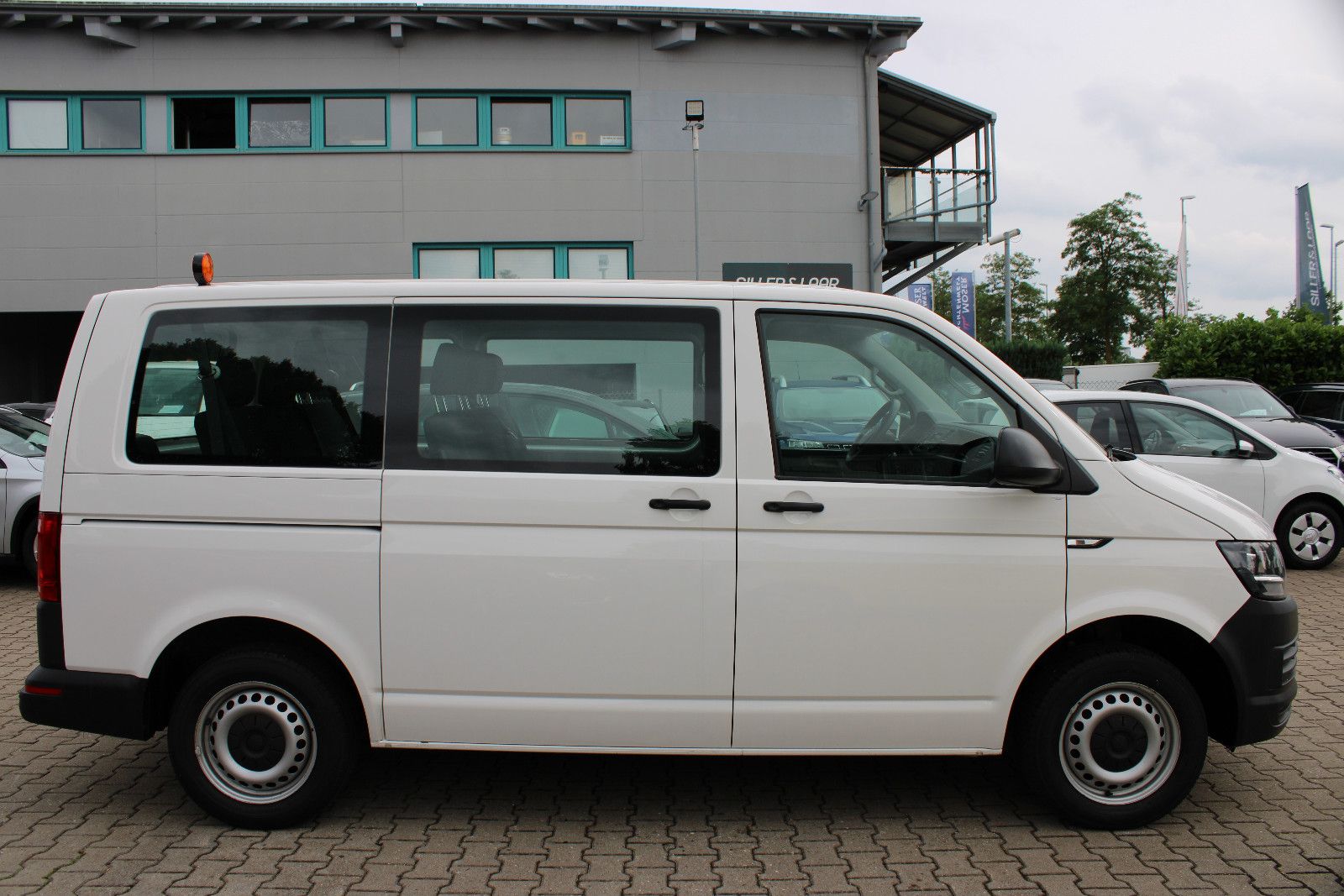 Fahrzeugabbildung Volkswagen T6 Transporter 9.Sitzer Klima,PDC 1.Hand