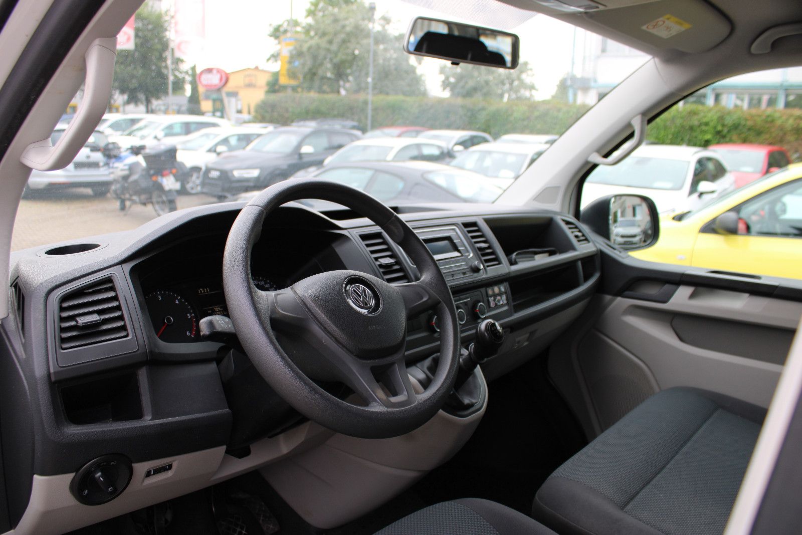 Fahrzeugabbildung Volkswagen T6 Transporter 9.Sitzer Klima,PDC 1.Hand