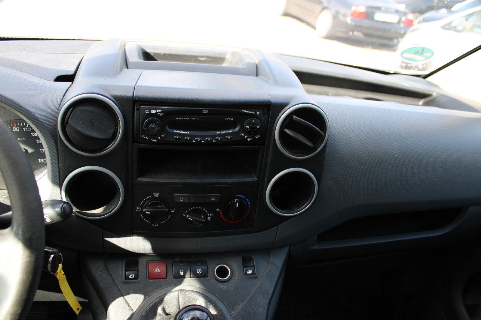 Fahrzeugabbildung Citroën Berlingo Kasten AHK,PDC