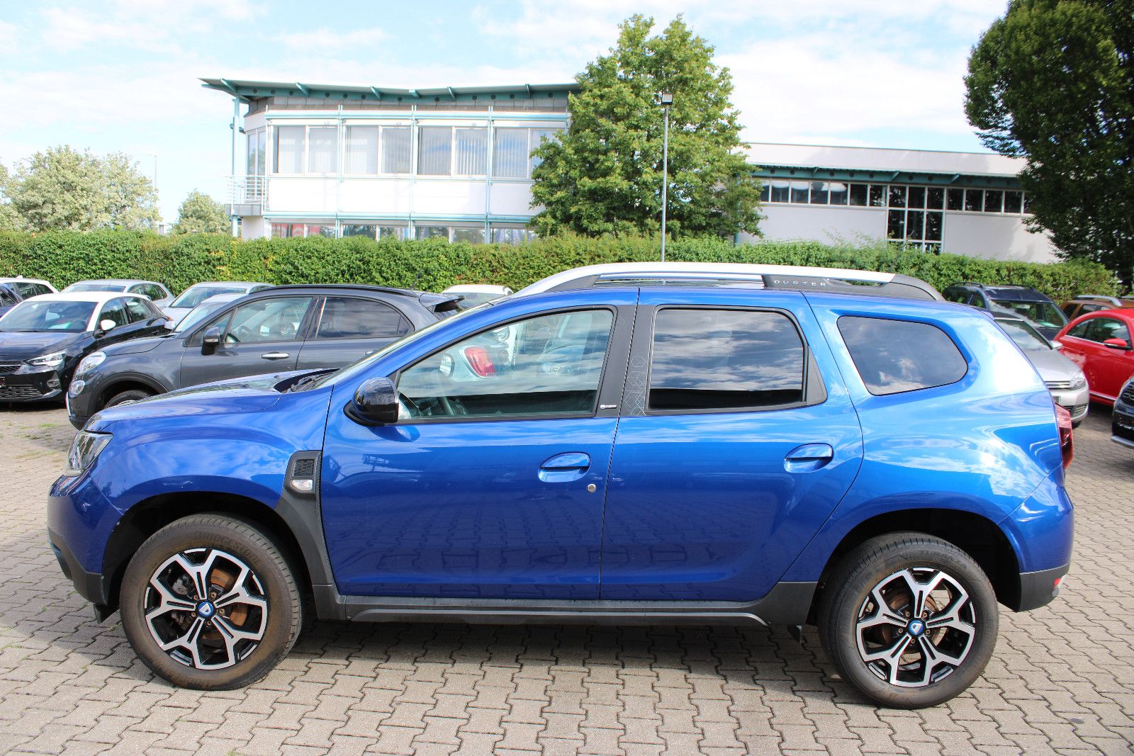 Fahrzeugabbildung Dacia Duster TCe 100 LPG Navi,PDC,Kamera,2WD Essential