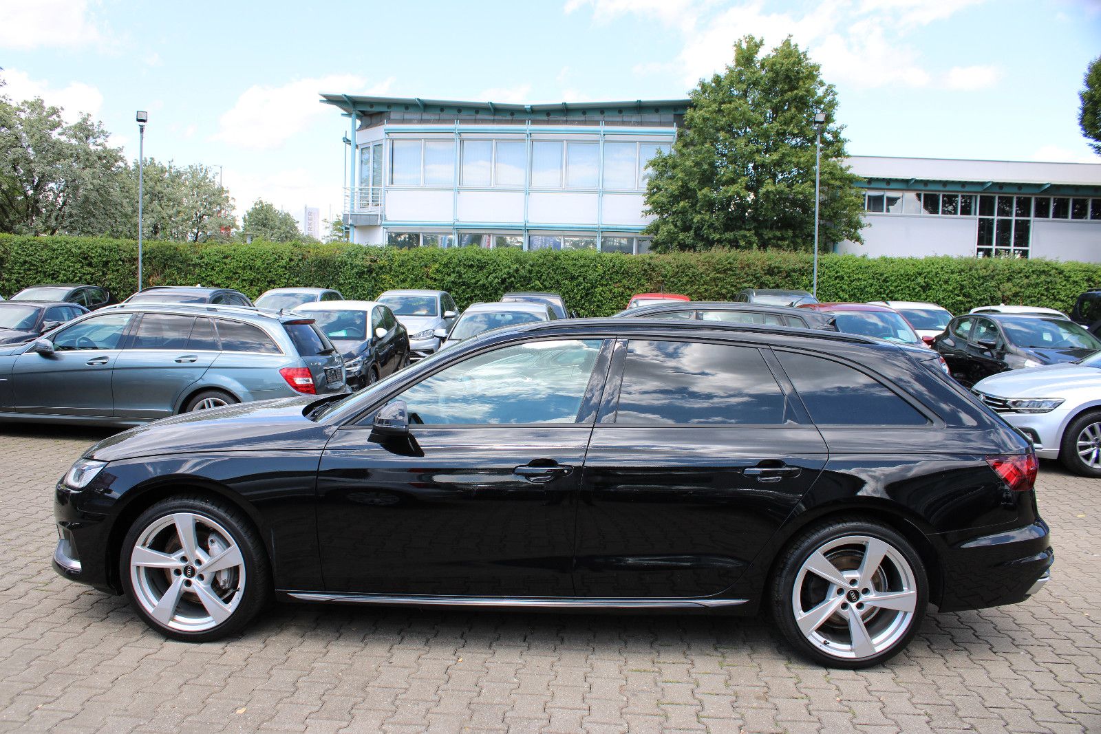 Fahrzeugabbildung Audi A4 40 TDI S tronic quattro Matrix-LED AHK