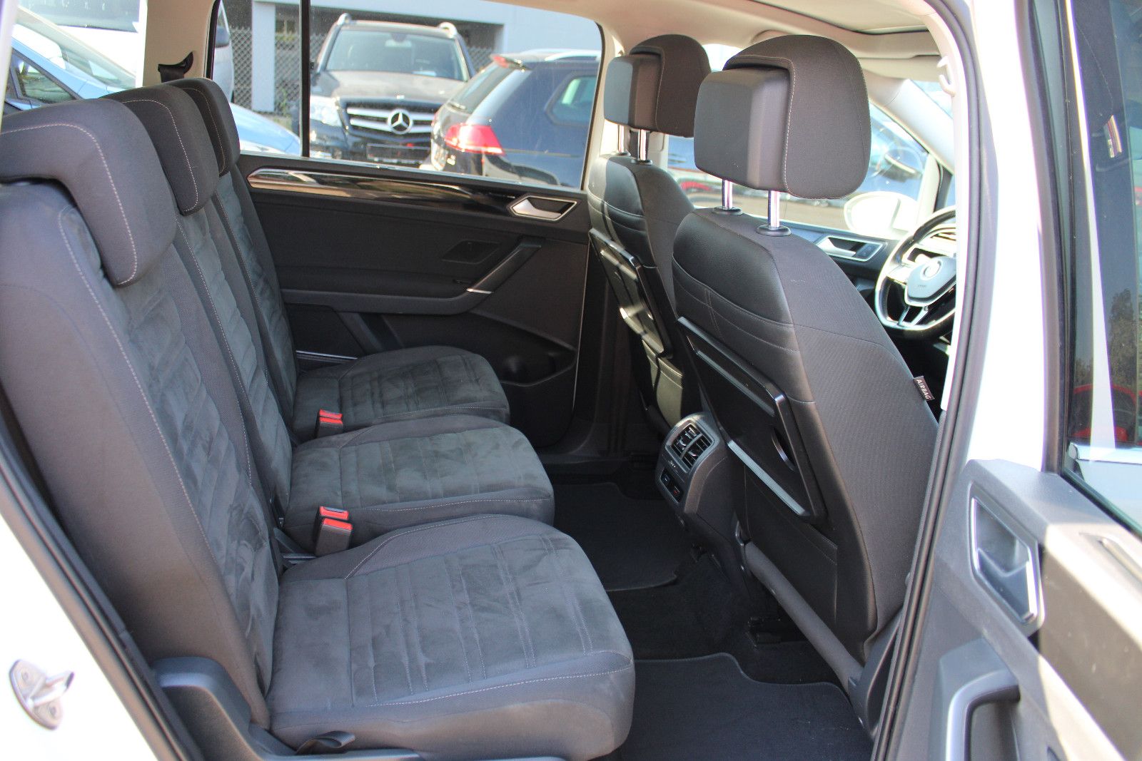 Fahrzeugabbildung Volkswagen Touran 2.0 TDI SCR DSG Highline BMT