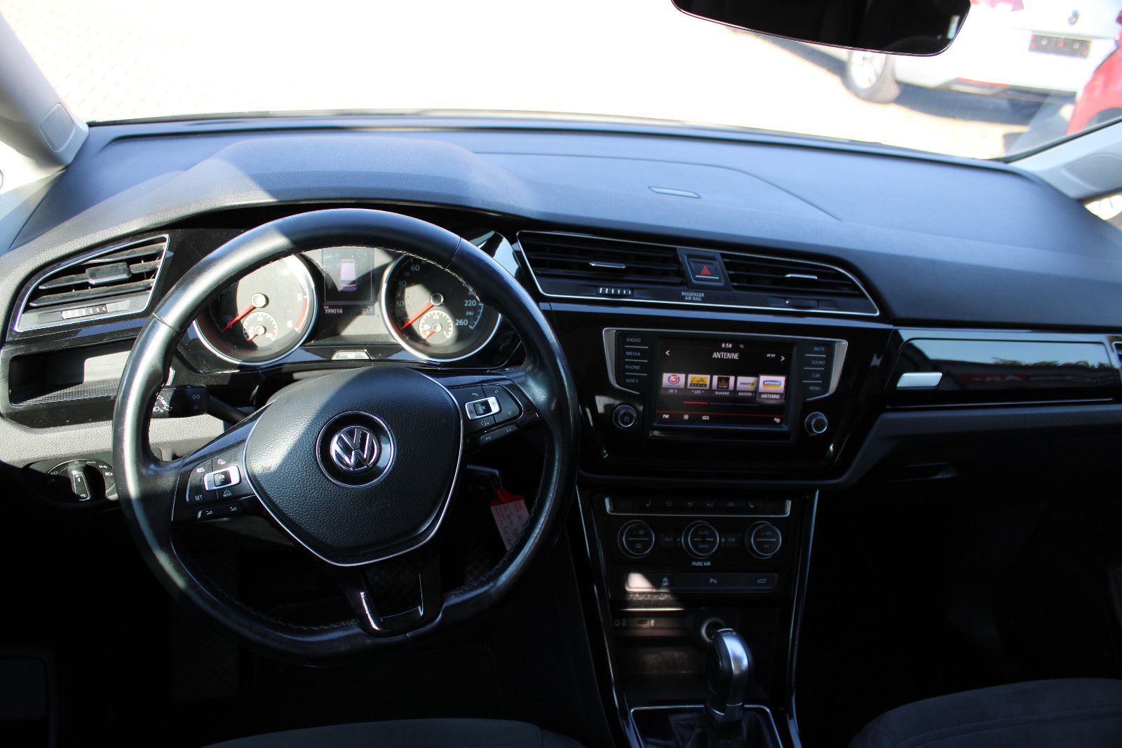 Fahrzeugabbildung Volkswagen Touran 2.0 TDI SCR DSG Highline BMT