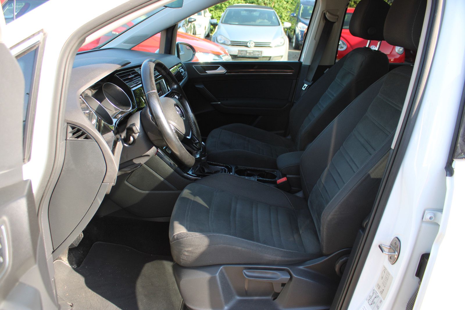 Fahrzeugabbildung Volkswagen Touran 2.0 TDI SCR DSG Highline BMT