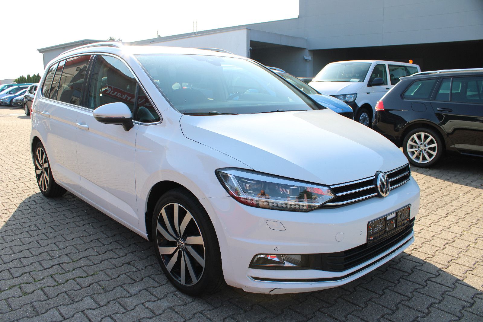 Fahrzeugabbildung Volkswagen Touran 2.0 TDI SCR DSG Highline BMT