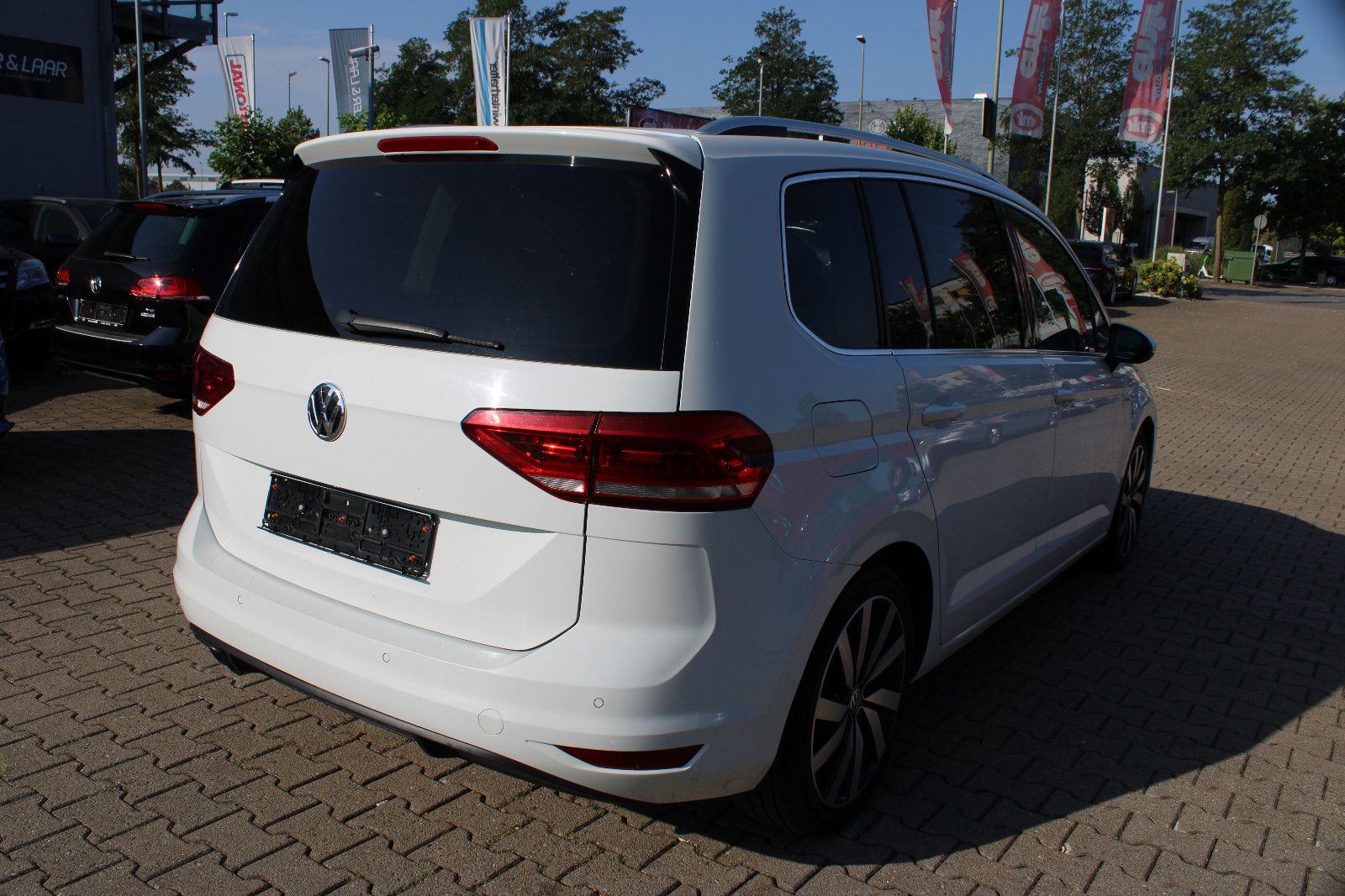 Fahrzeugabbildung Volkswagen Touran 2.0 TDI SCR DSG Highline BMT