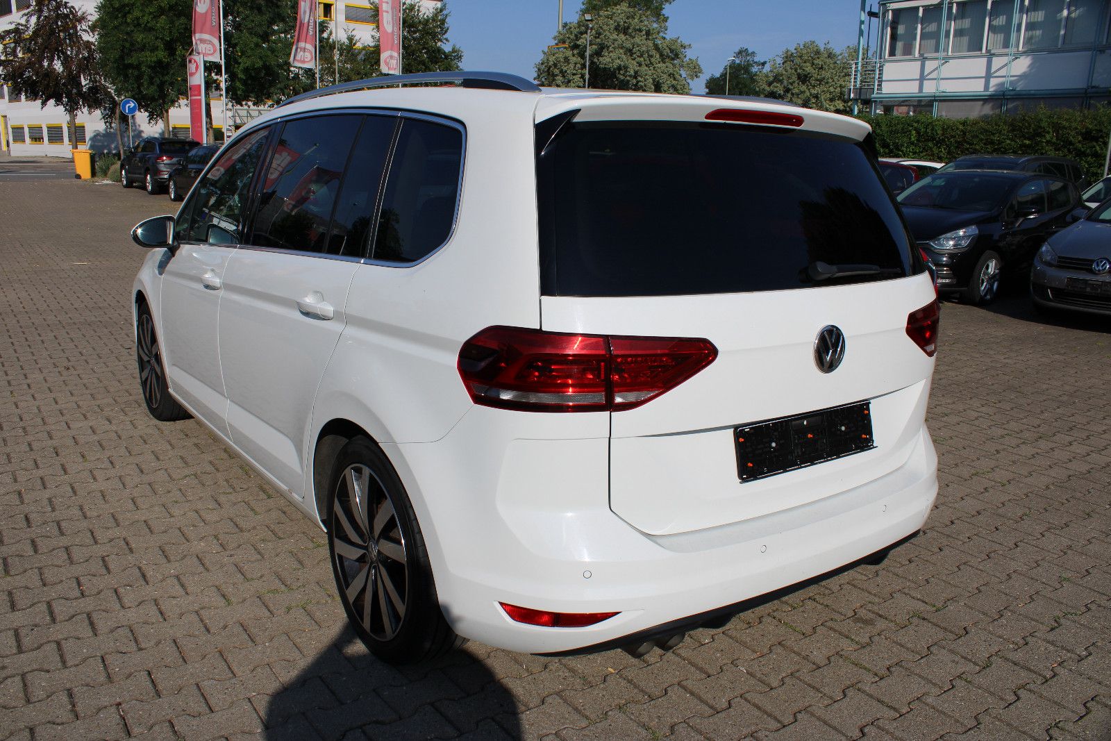 Fahrzeugabbildung Volkswagen Touran 2.0 TDI SCR DSG Highline BMT