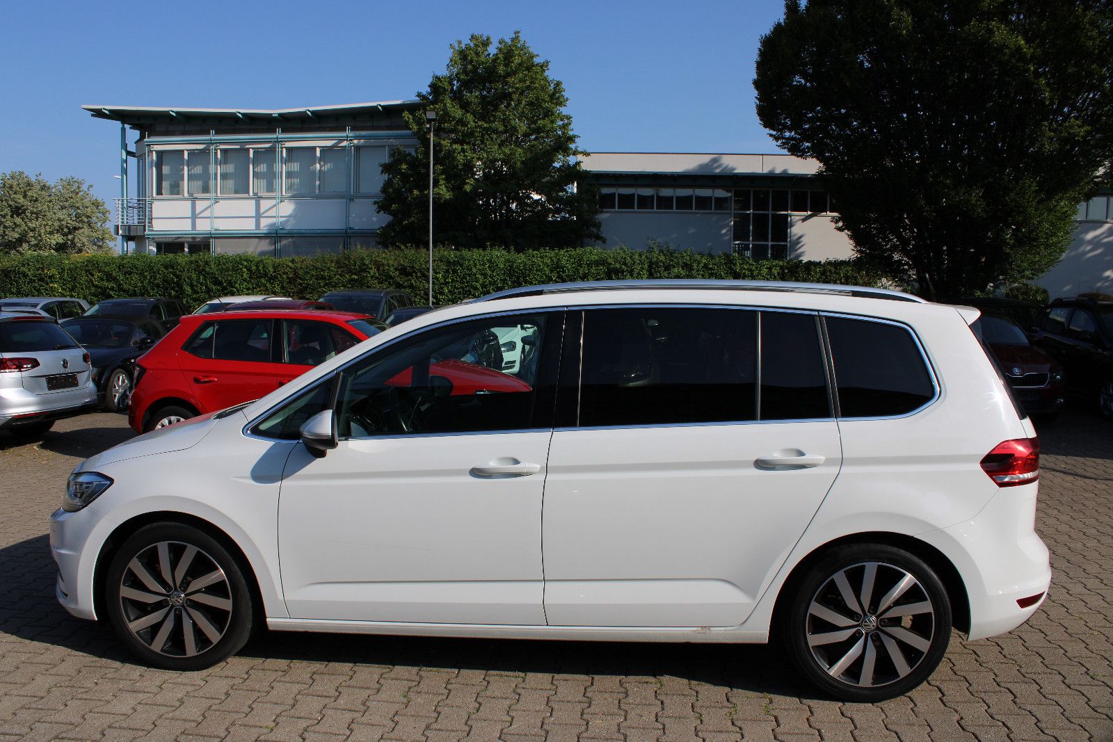 Fahrzeugabbildung Volkswagen Touran 2.0 TDI SCR DSG Highline BMT