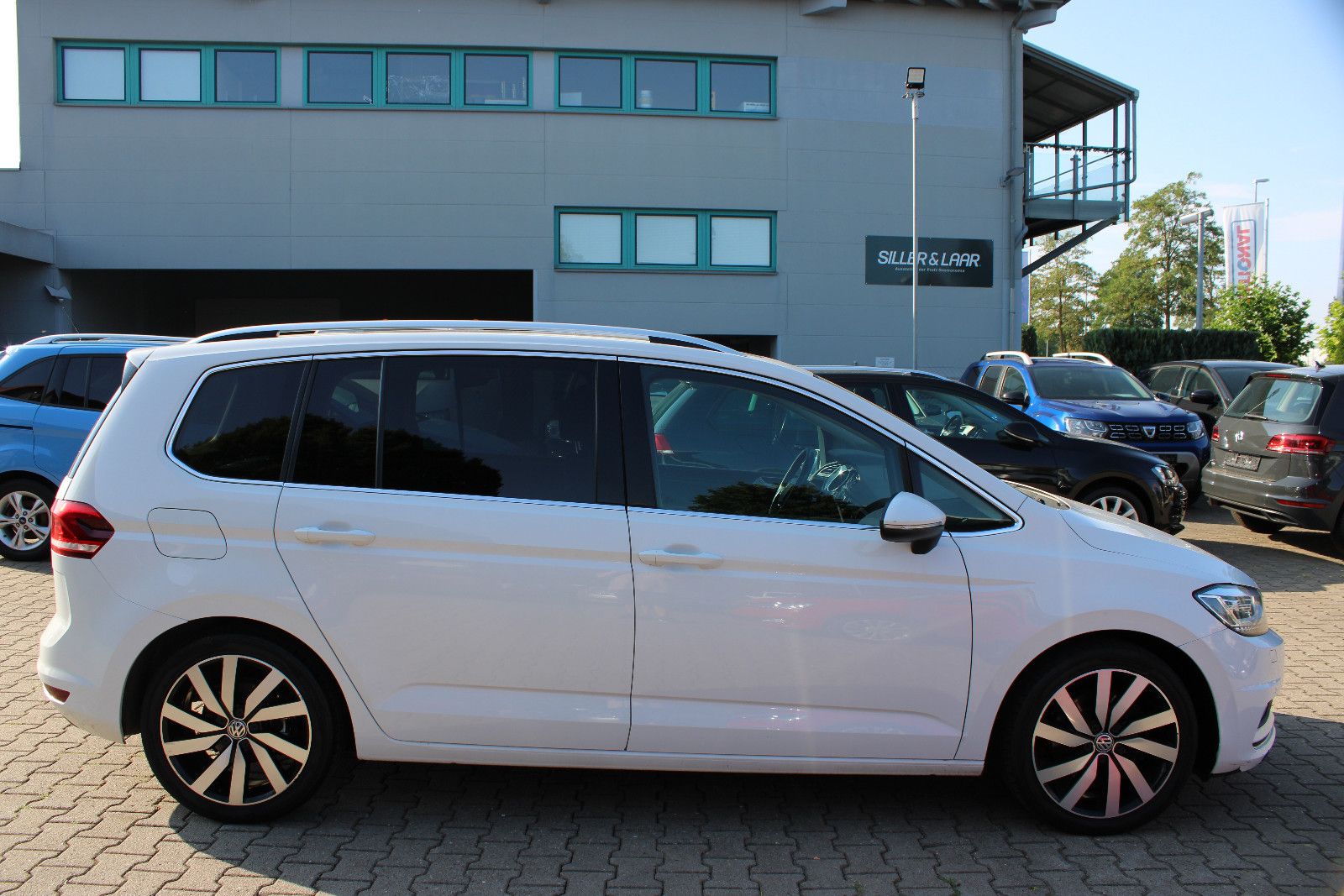 Fahrzeugabbildung Volkswagen Touran 2.0 TDI SCR DSG Highline BMT