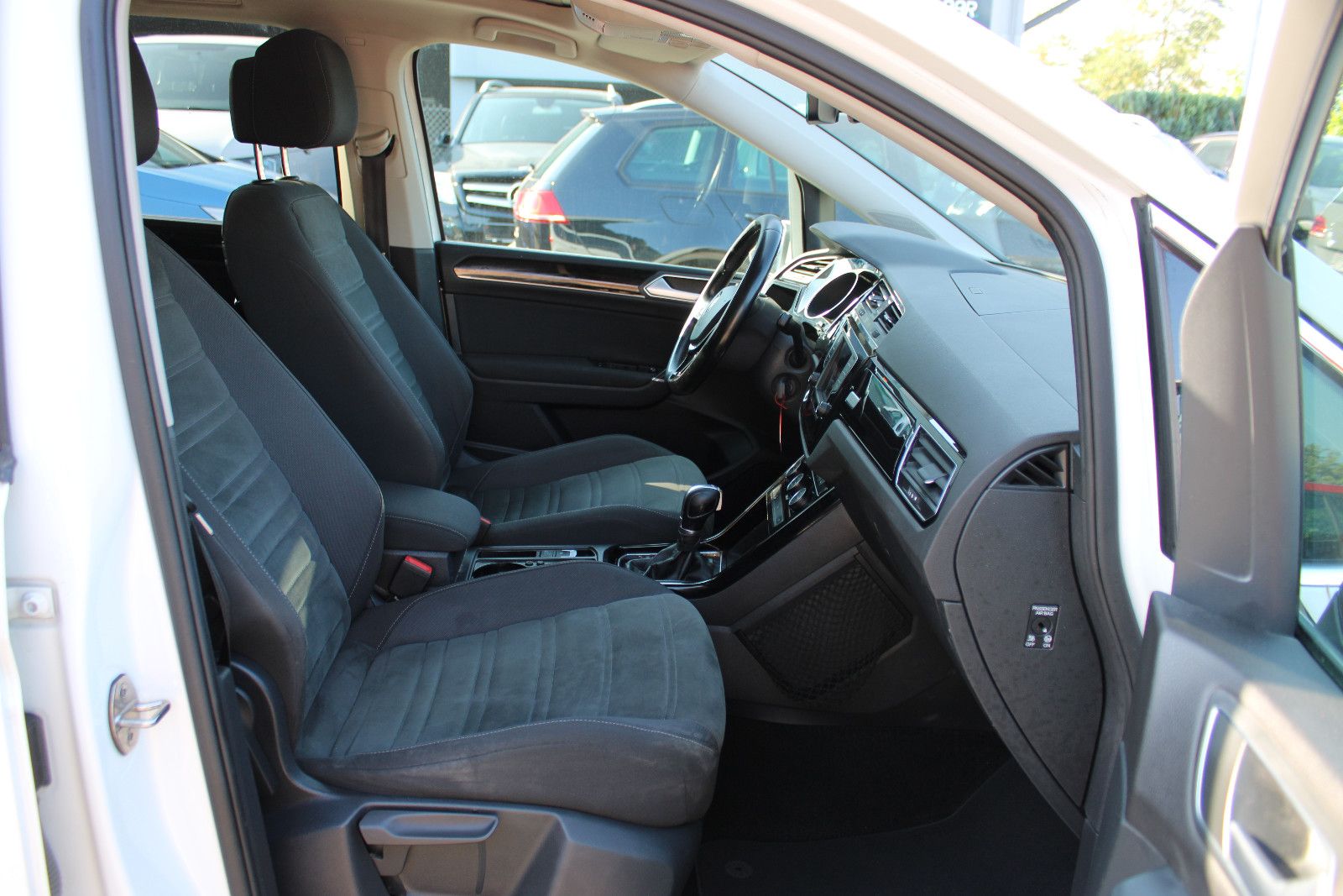Fahrzeugabbildung Volkswagen Touran 2.0 TDI SCR DSG Highline BMT