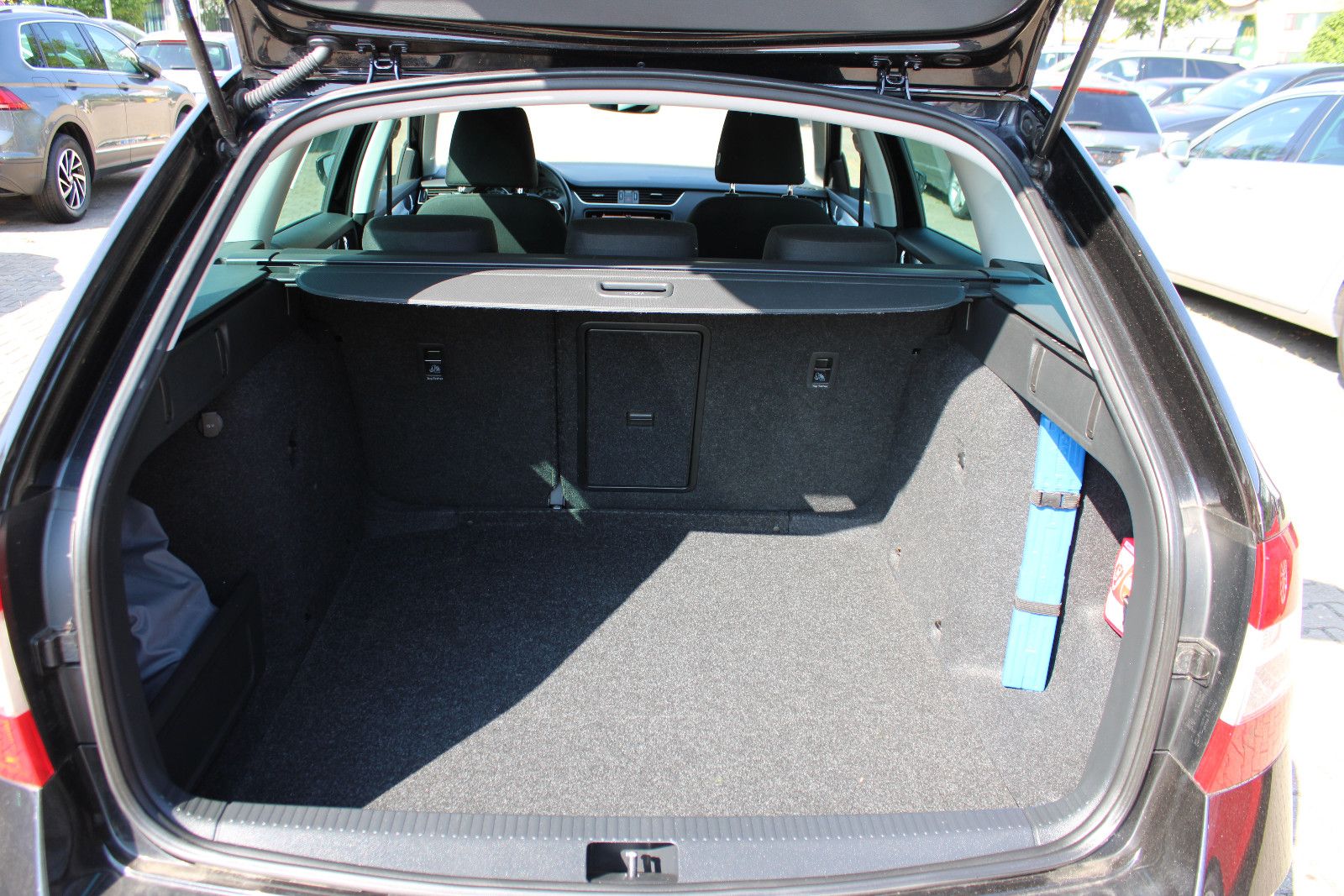 Fahrzeugabbildung SKODA Octavia 1.4 TSI DSG  Navi,PDC,AHK,LED