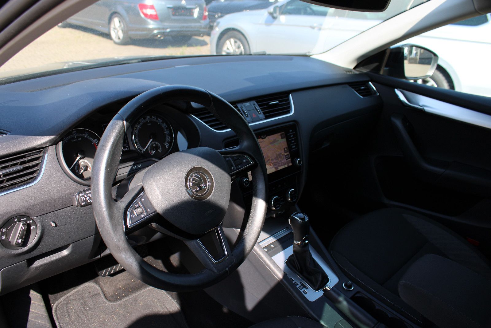 Fahrzeugabbildung SKODA Octavia 1.4 TSI DSG  Navi,PDC,AHK,LED