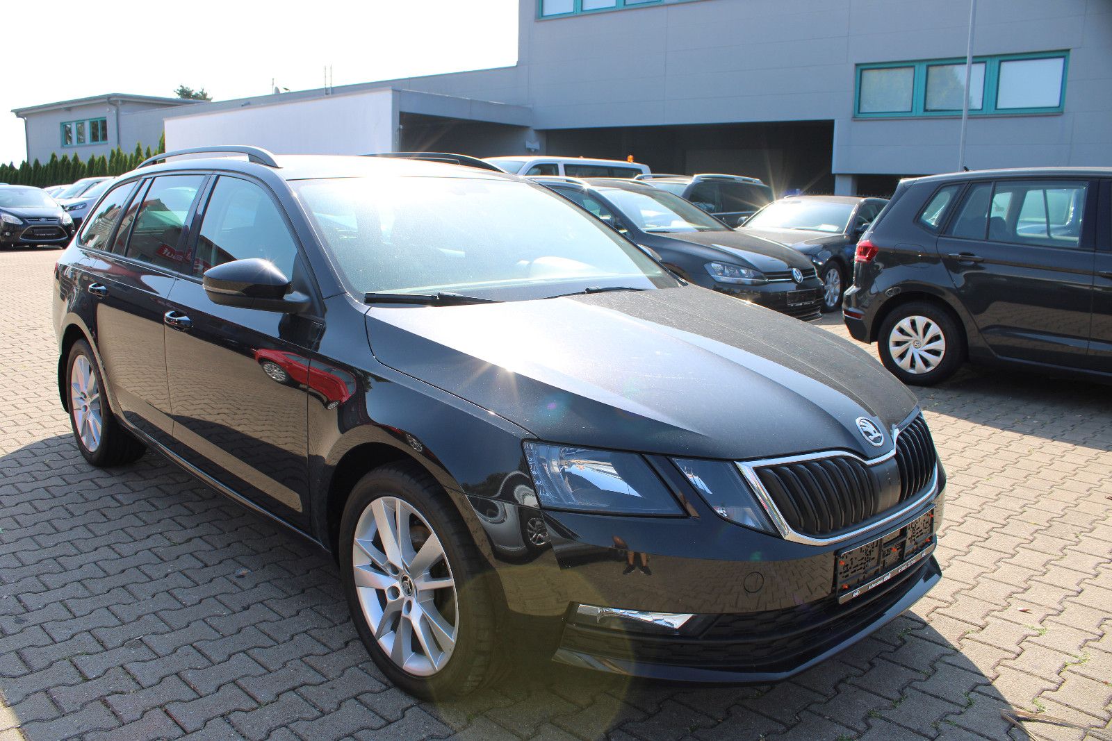 Fahrzeugabbildung SKODA Octavia 1.4 TSI DSG  Navi,PDC,AHK,LED