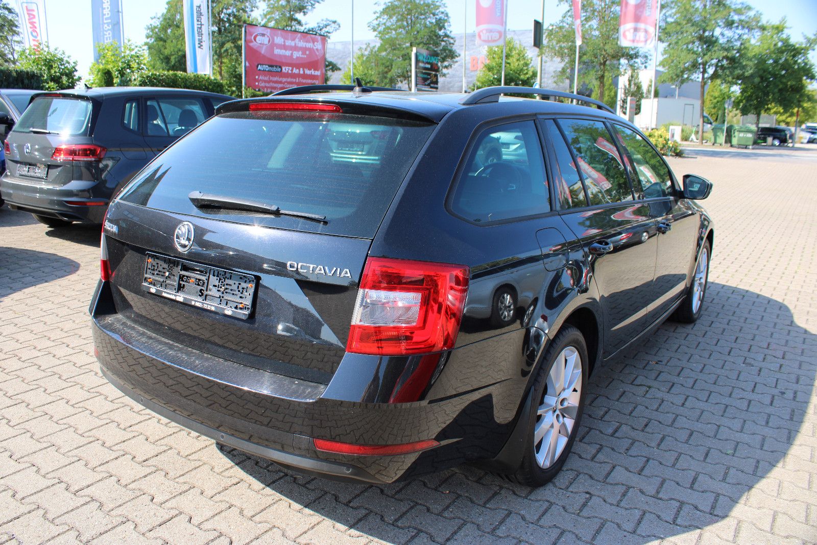 Fahrzeugabbildung SKODA Octavia 1.4 TSI DSG  Navi,PDC,AHK,LED