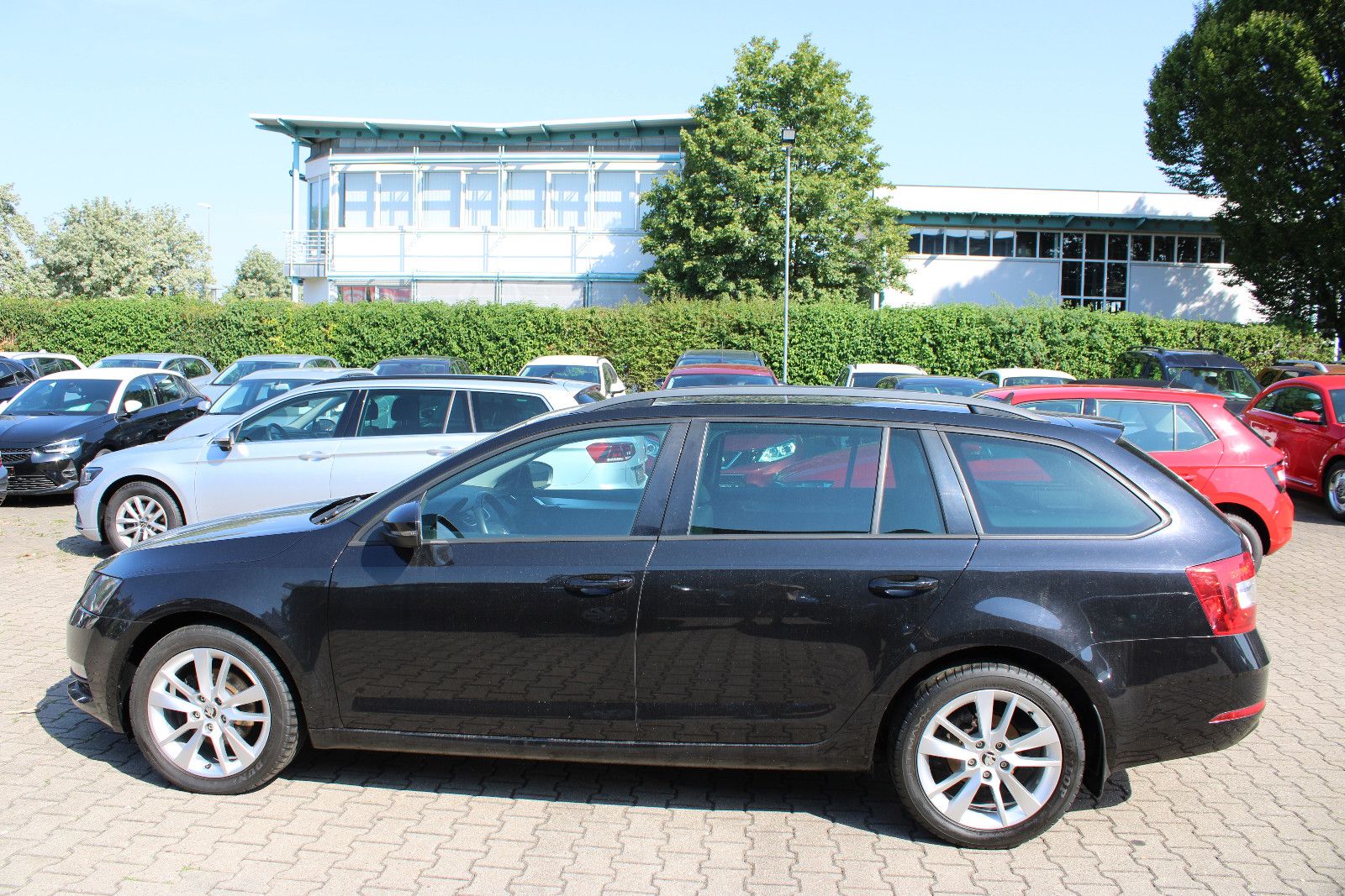 Fahrzeugabbildung SKODA Octavia 1.4 TSI DSG  Navi,PDC,AHK,LED