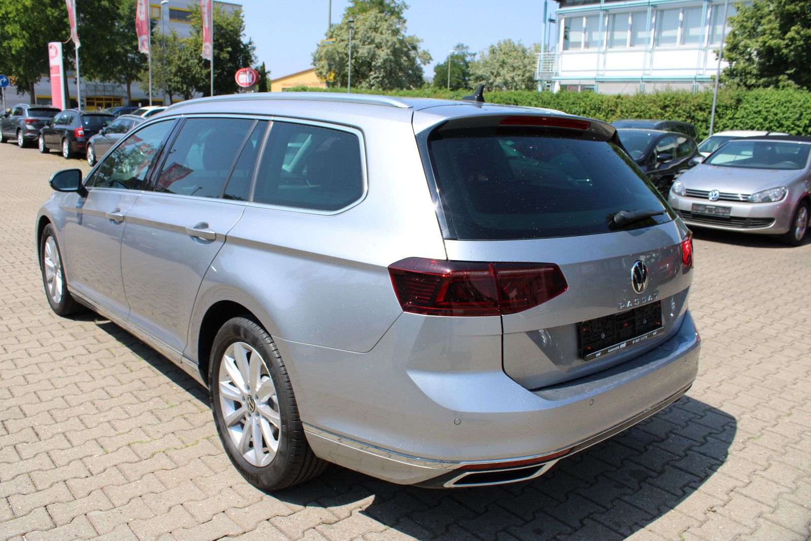 Fahrzeugabbildung Volkswagen Passat Variant 2.0 TDI SCR DSG Navi,AHK,LED,SHZ,