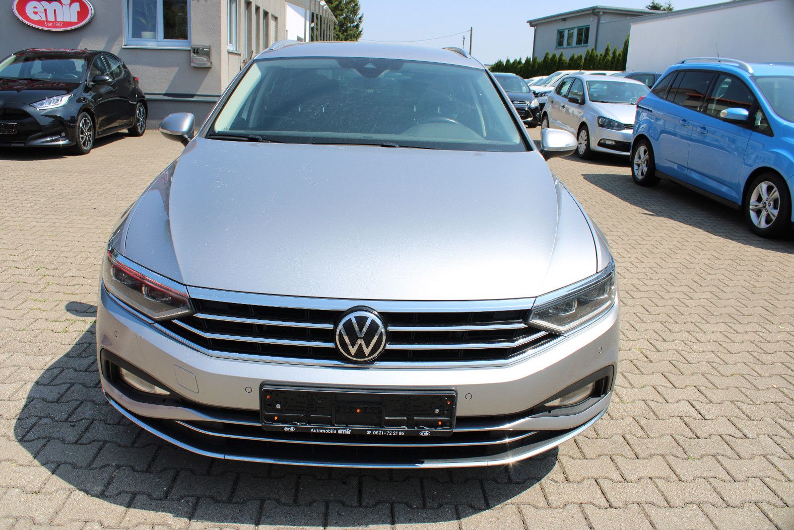 Fahrzeugabbildung Volkswagen Passat Variant 2.0 TDI SCR DSG Navi,AHK,LED,SHZ,
