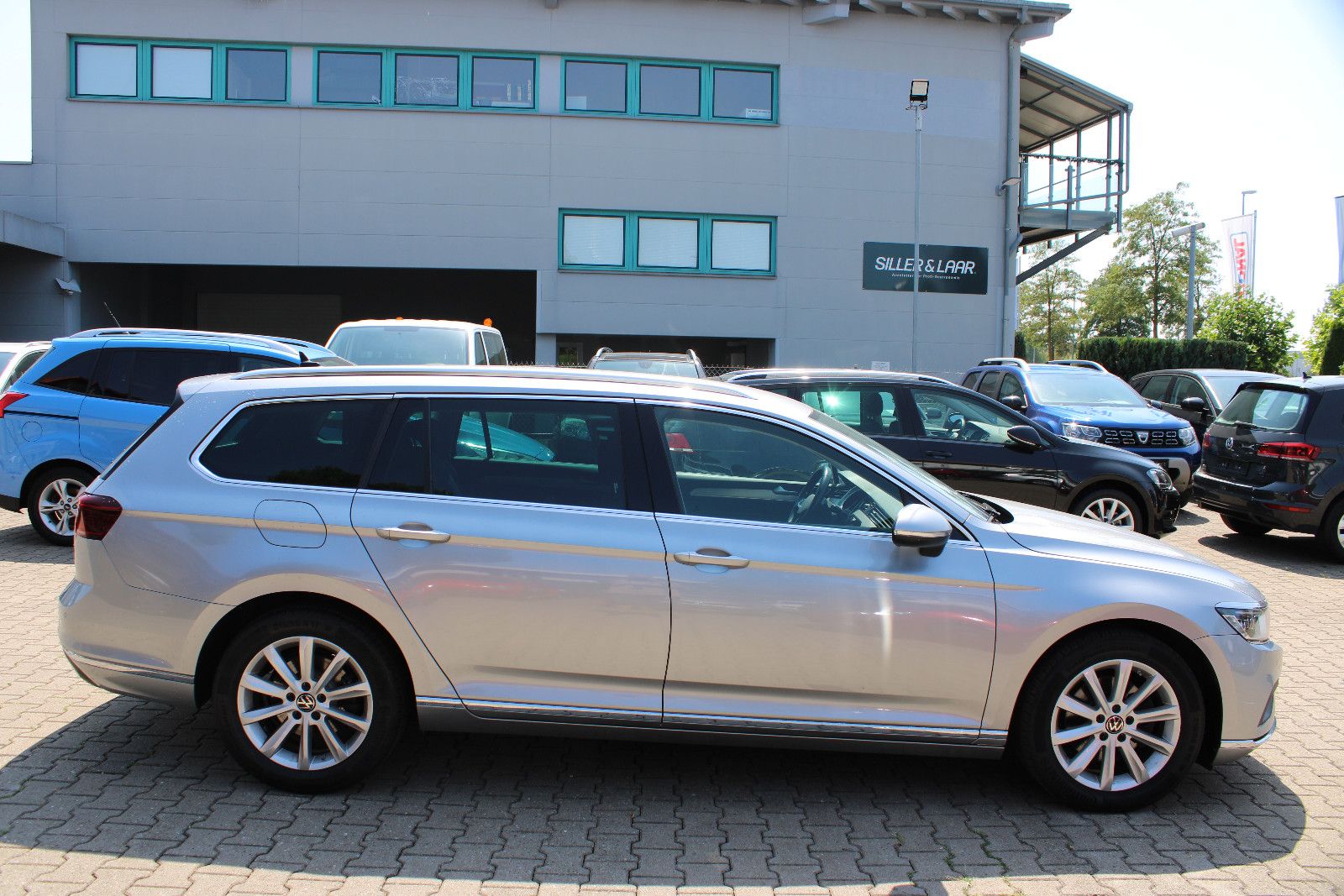 Fahrzeugabbildung Volkswagen Passat Variant 2.0 TDI SCR DSG Navi,AHK,LED,SHZ,