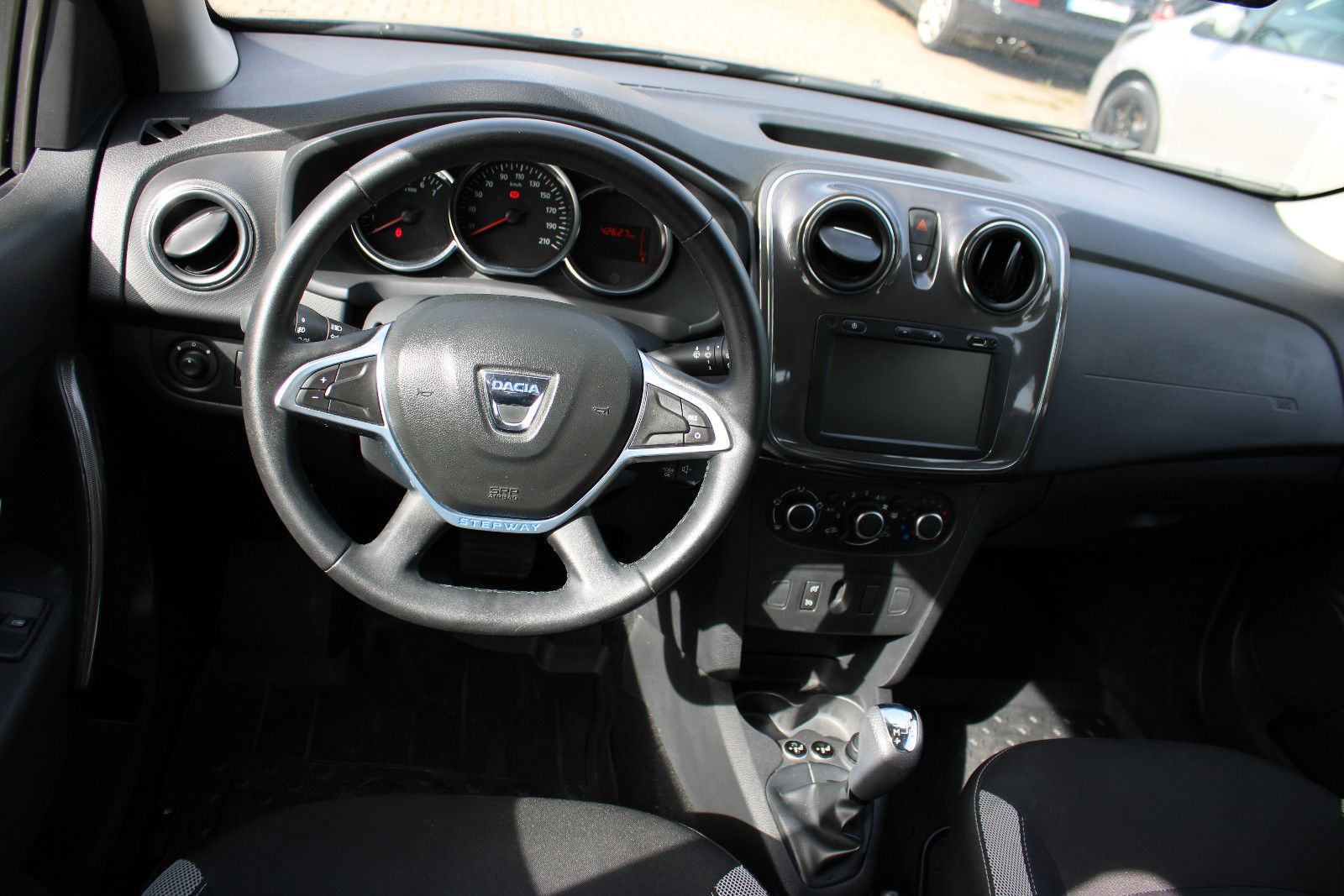Fahrzeugabbildung Dacia Sandero TCe 90 Easy-R Stepway Kamera,SHZ,LED