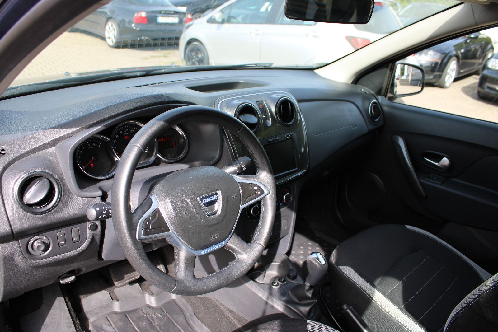Fahrzeugabbildung Dacia Sandero TCe 90 Easy-R Stepway Kamera,SHZ,LED