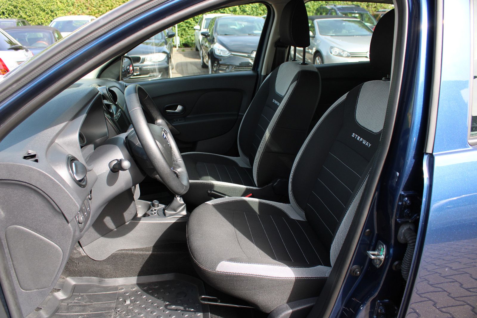 Fahrzeugabbildung Dacia Sandero TCe 90 Easy-R Stepway Kamera,SHZ,LED