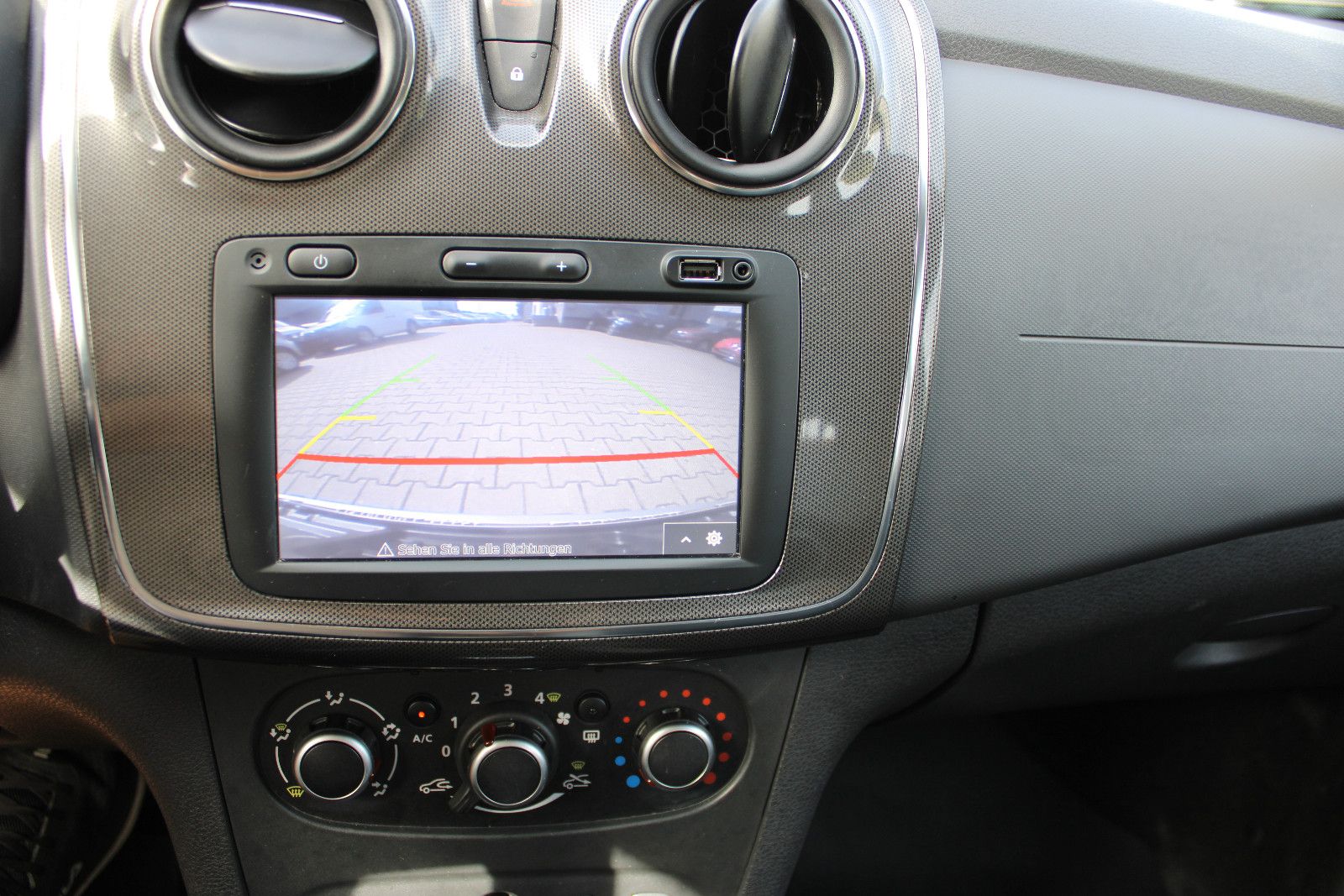Fahrzeugabbildung Dacia Sandero TCe 90 Easy-R Stepway Kamera,SHZ,LED
