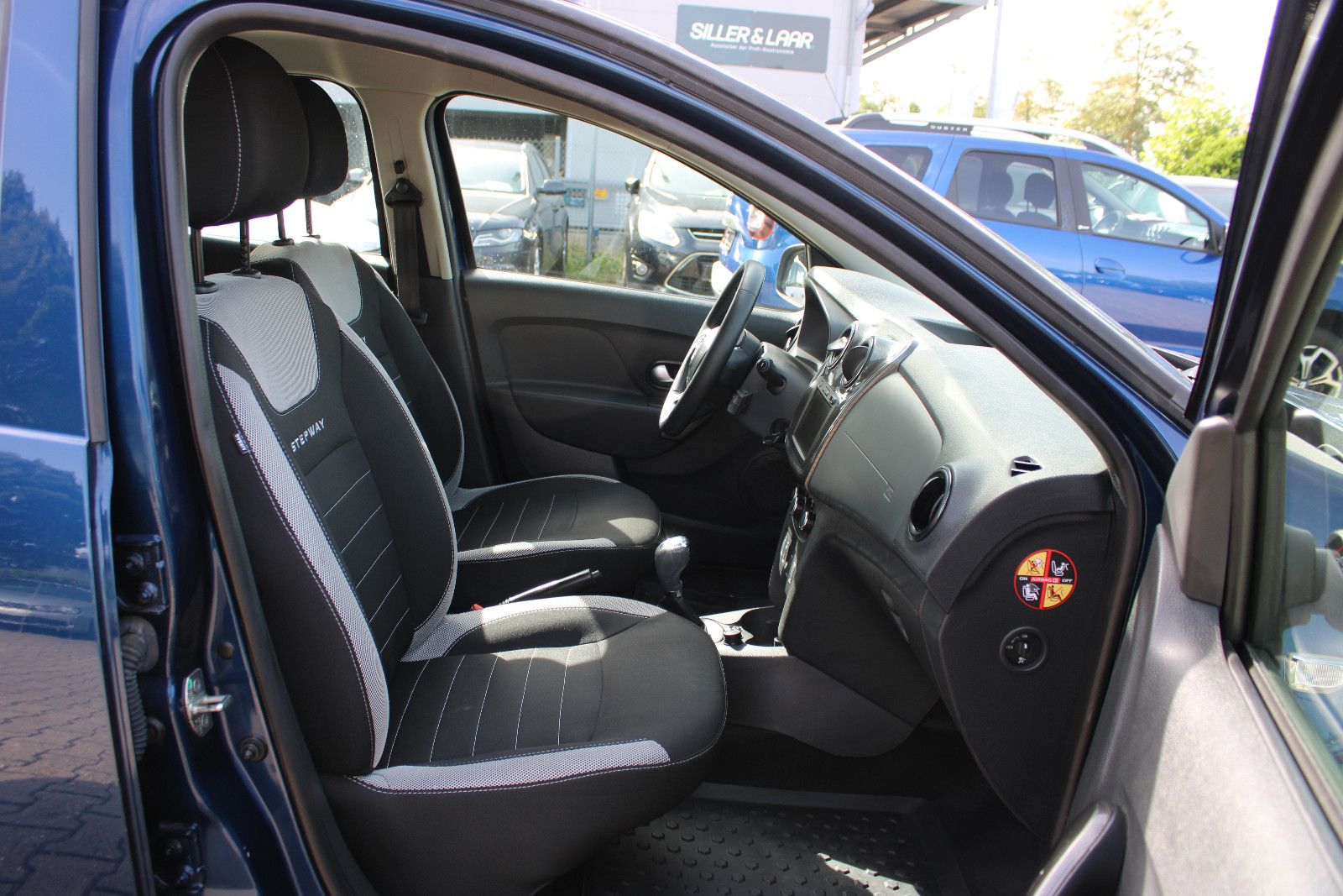 Fahrzeugabbildung Dacia Sandero TCe 90 Easy-R Stepway Kamera,SHZ,LED