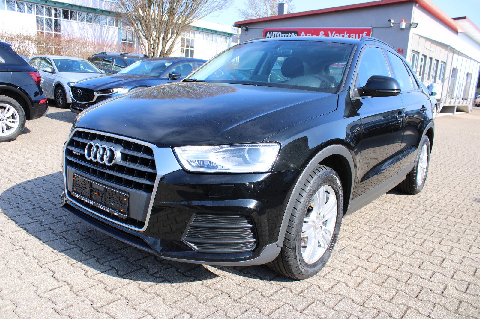 Fahrzeugabbildung Audi Q3 2.0 TDI S tronic quattro Navi,PDC,SHZ,Xenon,L