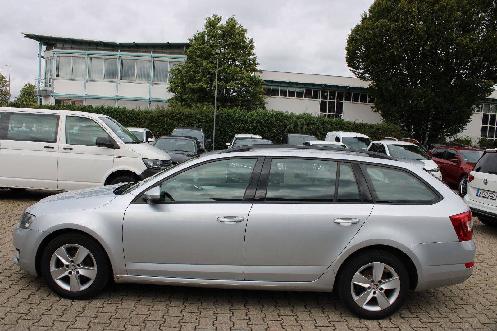 Fahrzeugabbildung SKODA Octavia 2.0 TDI 4x4 Ambition Combi
