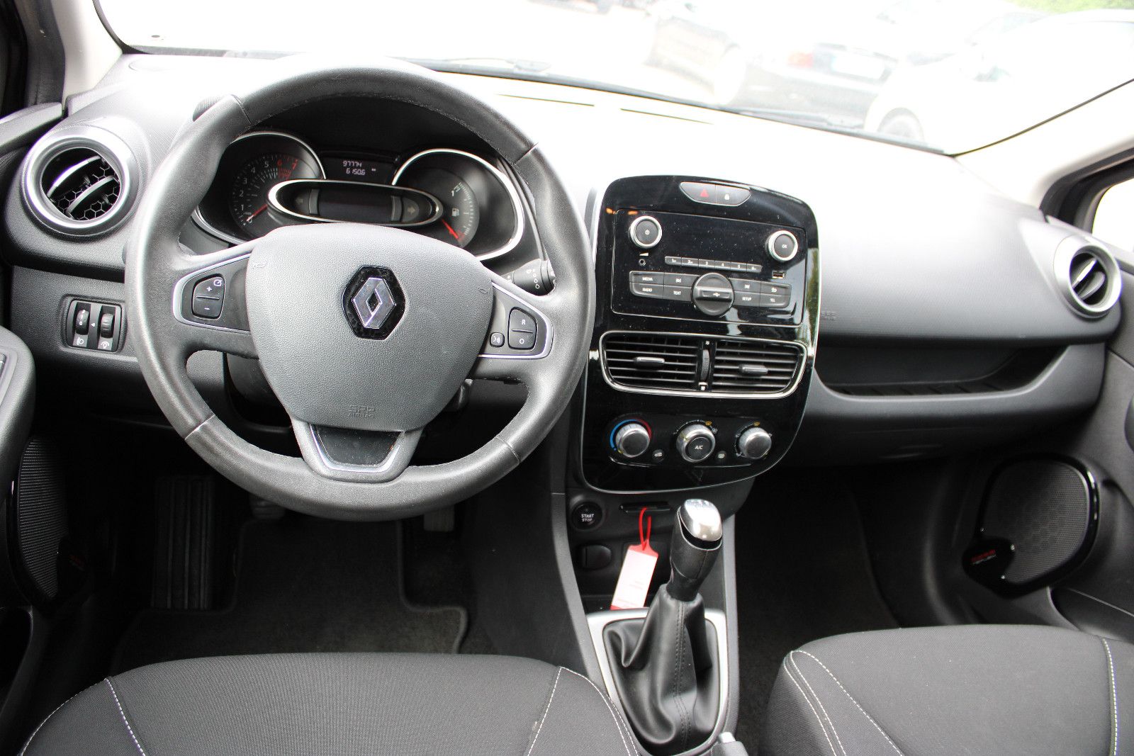 Fahrzeugabbildung Renault Clio Limeted PDC,Klima,USB