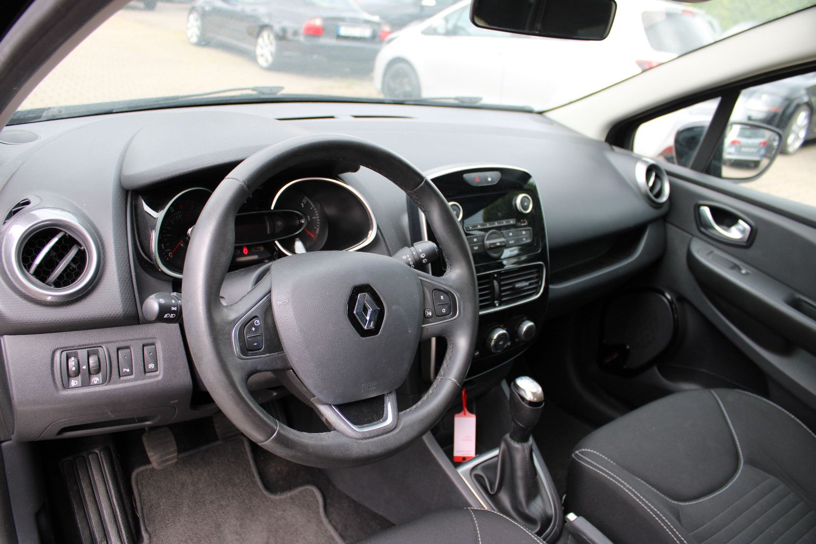 Fahrzeugabbildung Renault Clio Limeted PDC,Klima,USB