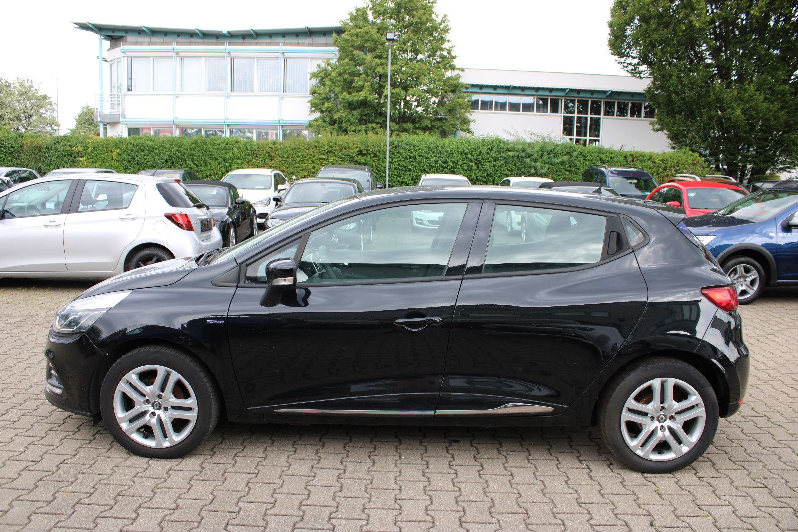 Fahrzeugabbildung Renault Clio Limeted PDC,Klima,USB