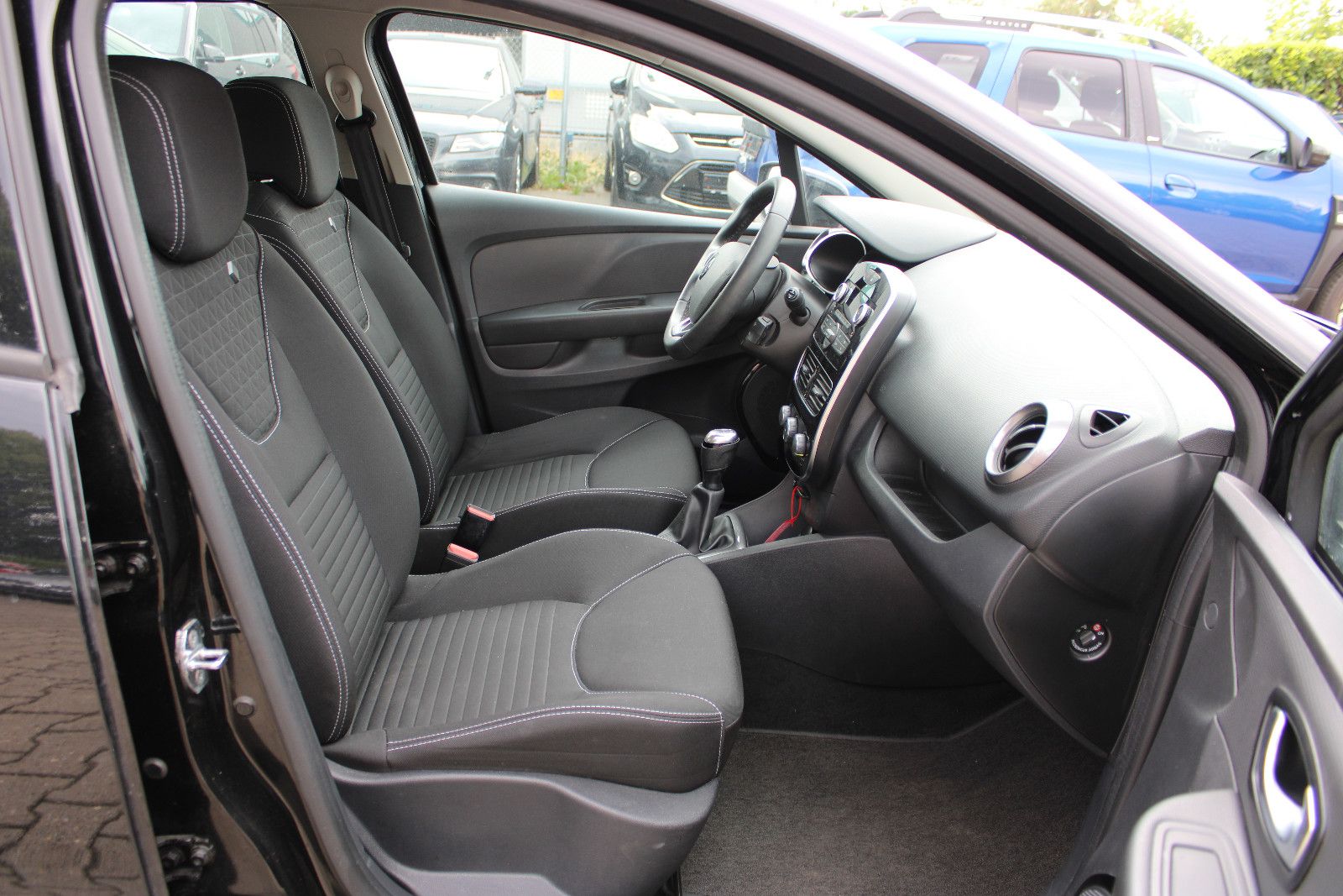 Fahrzeugabbildung Renault Clio Limeted PDC,Klima,USB