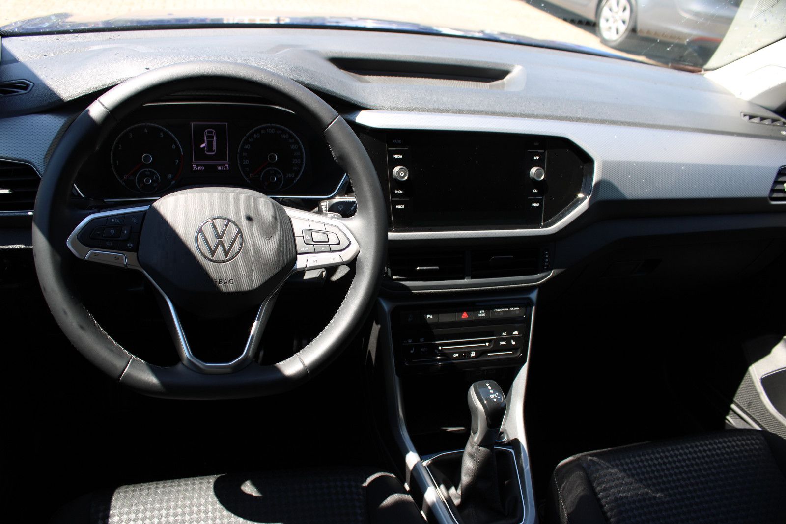 Fahrzeugabbildung Volkswagen T-Cross 1.0 TSI OPF DSG ACTIVE